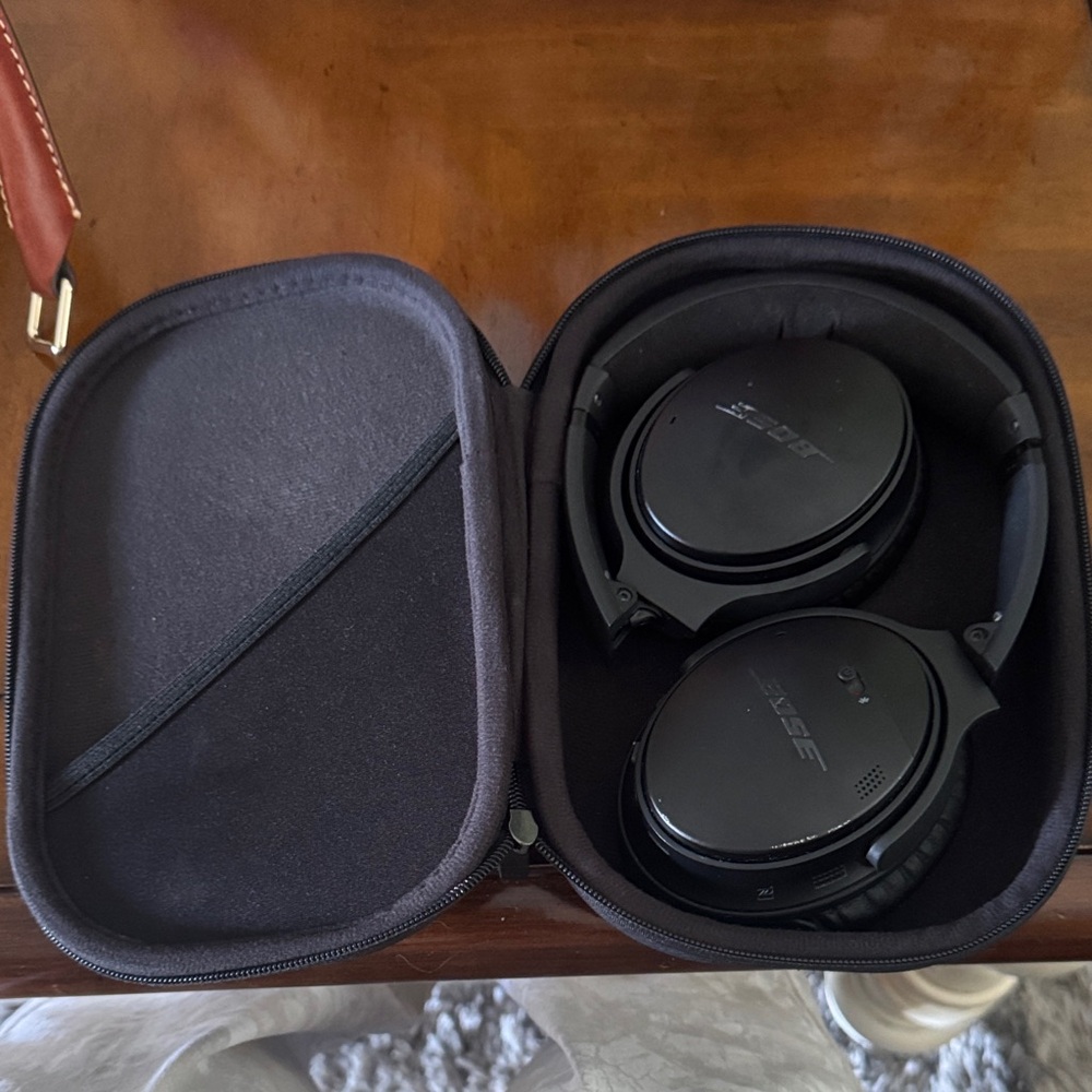 Bose Black Over-Ear Wireless Headphones with Case
